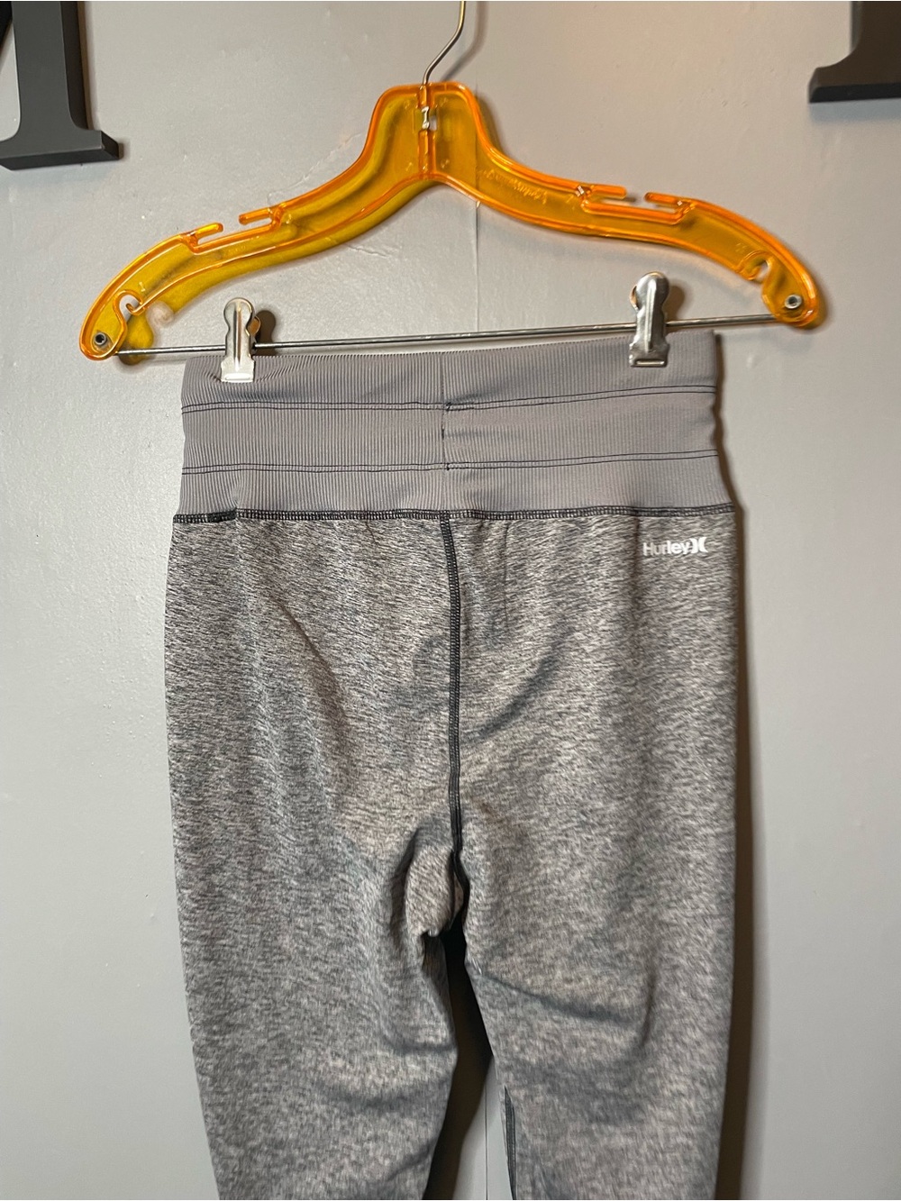 Hurley Women's Gray Knit Drawstring Active Leggings size small - Picture 6 of 12